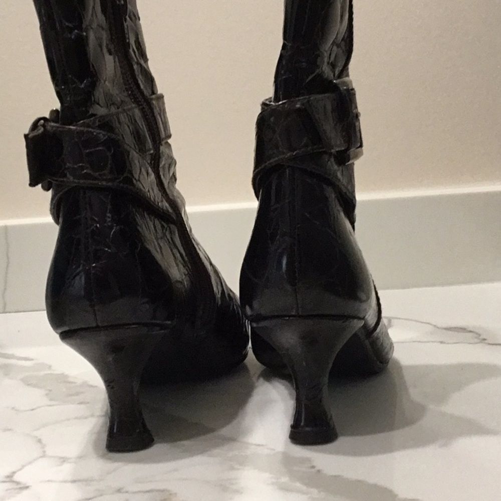 Stuart Weitzman Patent Crocodile Boots! Size 6 - image 5